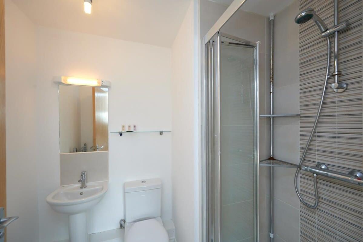 A Stylish Apartment With Parking In Preston Preston  Exterior foto